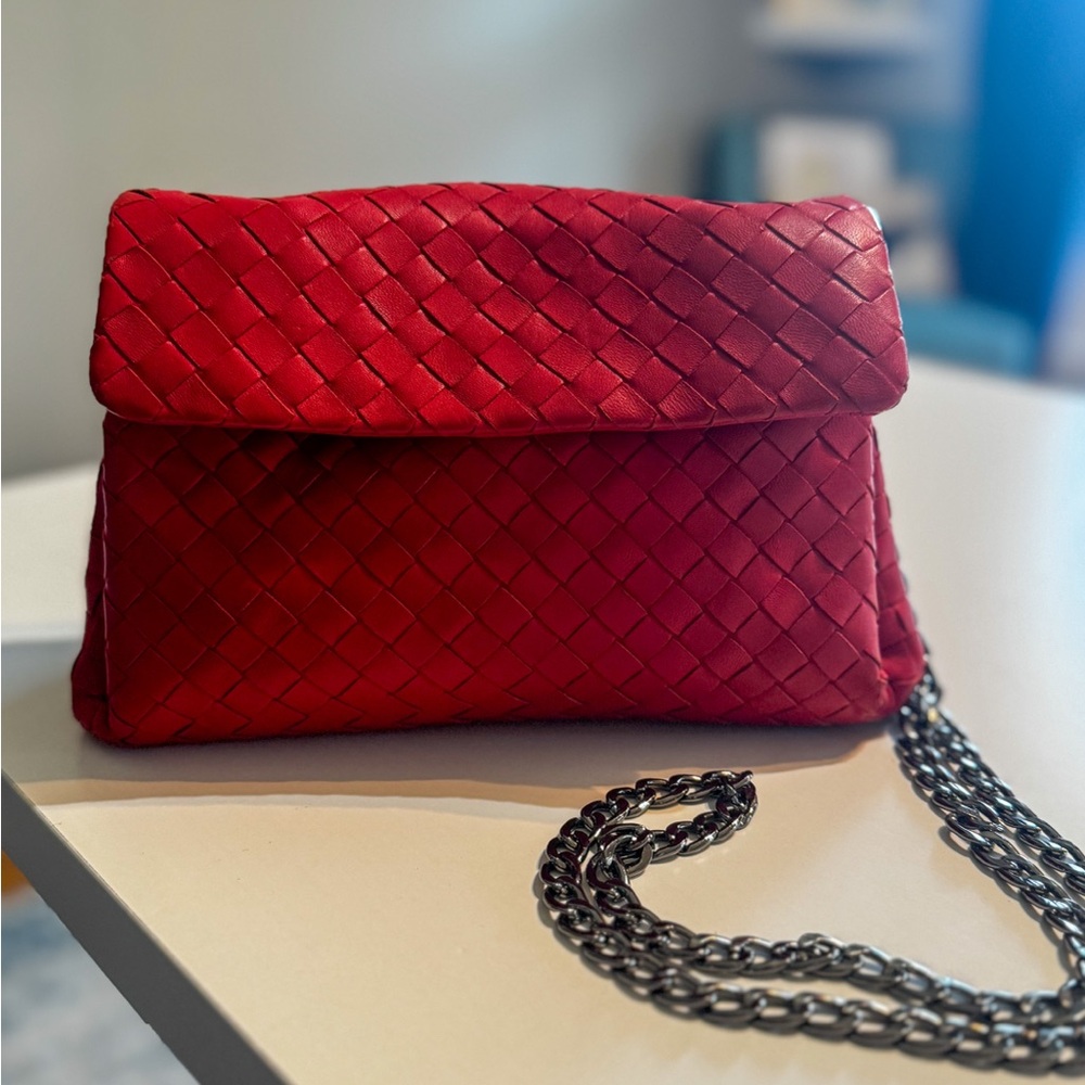 🔥 Authentic Bottega Veneta Intrecciato Pouch in Fire Red Leather🔥 - Picture 2 of 9